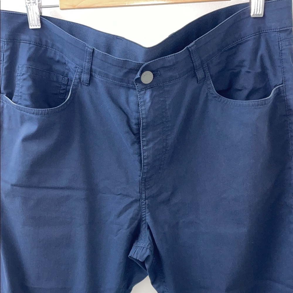 Faherty Reserve Movement Pant in Navy